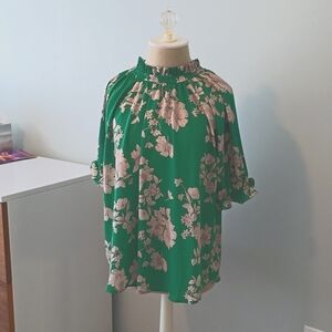 Cute green puff sleeve blouse